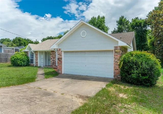 Homes for sale in Crestview, FL | 1206 Ego Dr, Crestview, FL 32536 | MLS# TB8519891