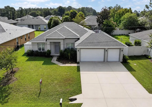 Photo 1 of Single family home for sale at 5 Lynton Pl, Palm Coast, FL 32137 | MLS# FC319312 | Listing updated on 2026-10-17