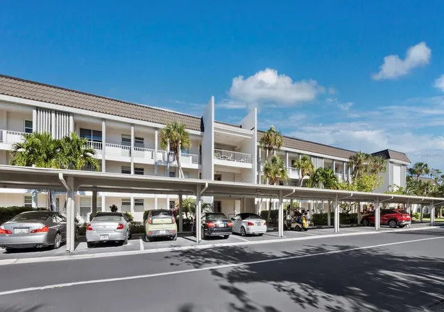 Homes for sale in Longboat Key, FL | 4350 Chatham Dr #105, Longboat Key, FL 34228 | MLS# A4697241