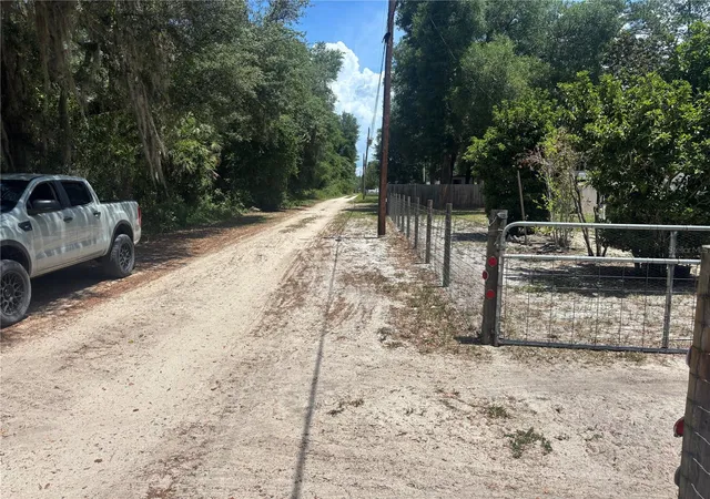 3rd image of 2695 Ne 147Th Ct, Silver Springs, FL 34488 | MLS# OM726762
