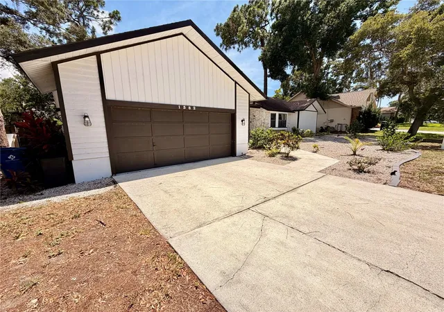 2nd image of 1382 Sutton Pl Dr, Palm Harbor, FL 34683 | MLS# W7886792