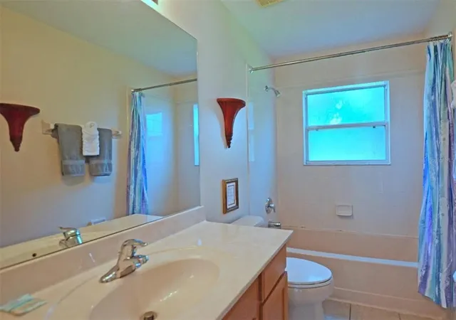 Photo 5 of Single family home for sale at 8646 La Isla Dr, Kissimmee, FL 34747 | MLS# TB8519938 | Listing updated on 2026-08-11