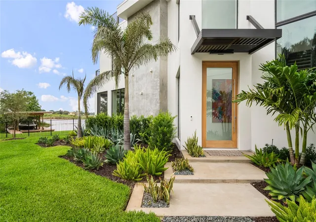 Photo 2 of Single family home for sale at 9061 Ron Den Ln, Windermere, FL 34786 | MLS# O6417446 | Listing updated on 2026-06-18