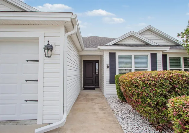 Homes for sale in Oxford, FL | 11281 Stewart Loop, Oxford, FL 34484 | MLS# TB8519946