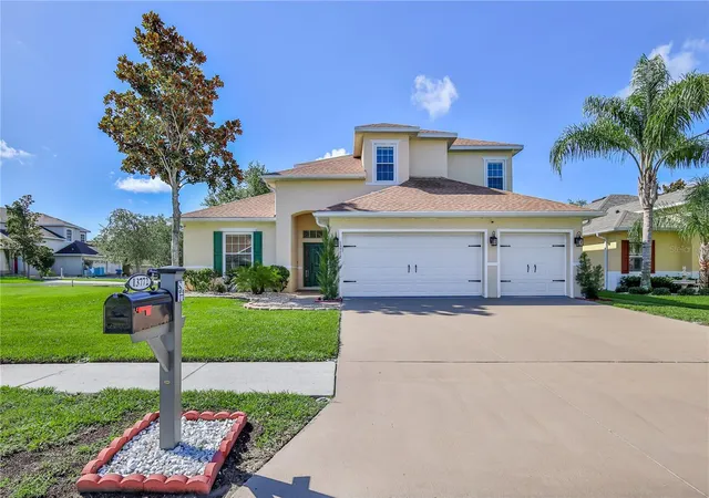 Photo 4 of Single family home for sale at 13772 Dunwoody Dr, Spring Hill, FL 34609 | MLS# W7886794 | Listing updated on 2026-09-02