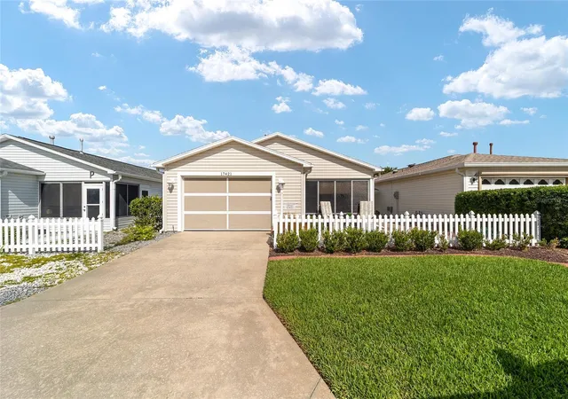 Photo 2 of Single family home for sale at 17421 Se 78th Harmony Cir, The Villages, FL 32162 | MLS# G5113905 | Listing updated on 2026-09-23