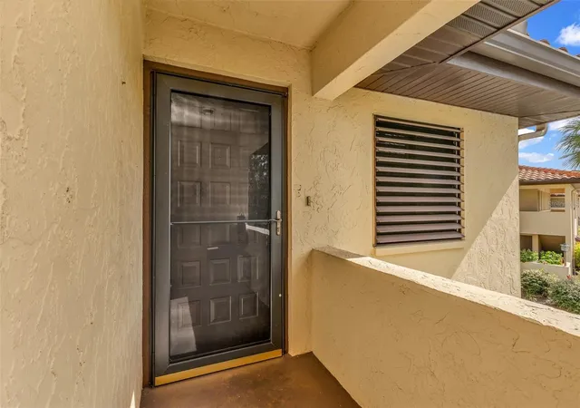 Listing Photo 4 - Condo for sale in building located at 5221 Lake Vlg Dr, SARASOTA, FL 34235 - Unit #24
