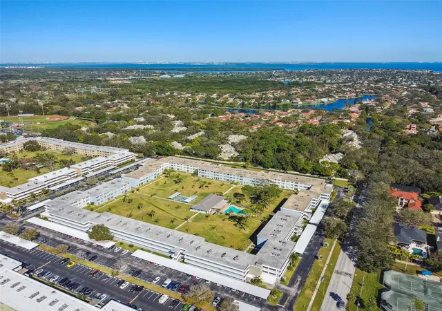 Listing Photo 2 - Condo for sale in building located at 4715 Bay St Ne, St. Petersburg, FL 33703 - Unit #223