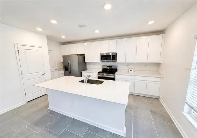 4th image of 832 Timberland Dr, Eagle Lake, FL 33839 | MLS# O6417469