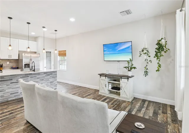 5th image of 945 Gordon Ave, Bartow, FL 33830 | MLS# O6417477