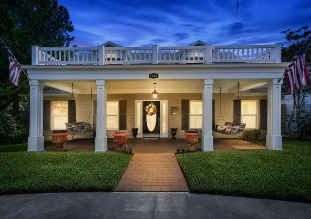 Photo 1 of Sale Pending at 4121 W De Leon St, Tampa, FL 33609 | MLS# TB8519988 | Listing updated on 2026-08-14