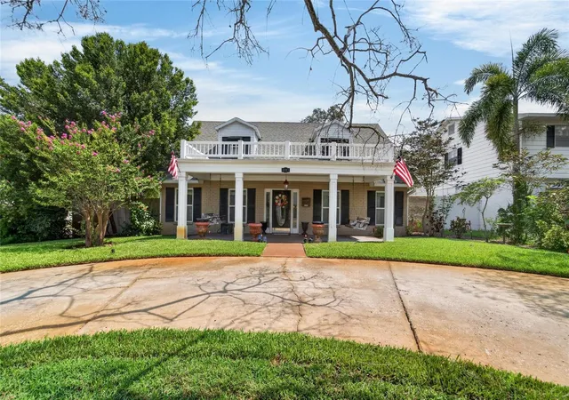 Photo 2 of Sale Pending at 4121 W De Leon St, Tampa, FL 33609 | MLS# TB8519988 | Listing updated on 2026-08-14