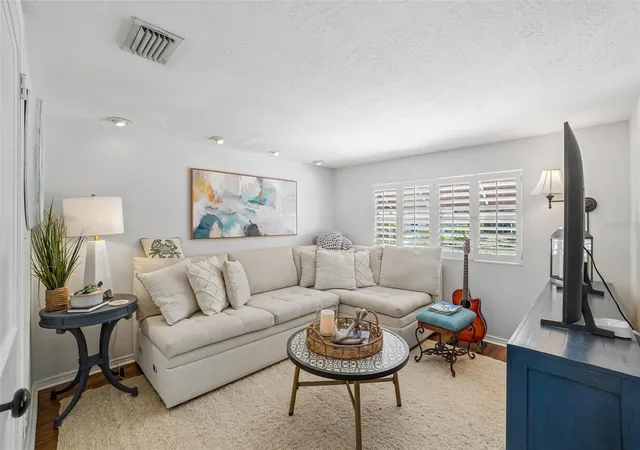 3rd image of 1204 E Park Cir, Tampa, FL 33604 | MLS# TB8519989