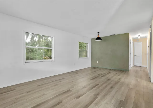 Photo 4 of Single family home for sale at 2412 Grandview Ave, Sanford, FL 32771 | MLS# O6417495 | Listing updated on 2026-09-23