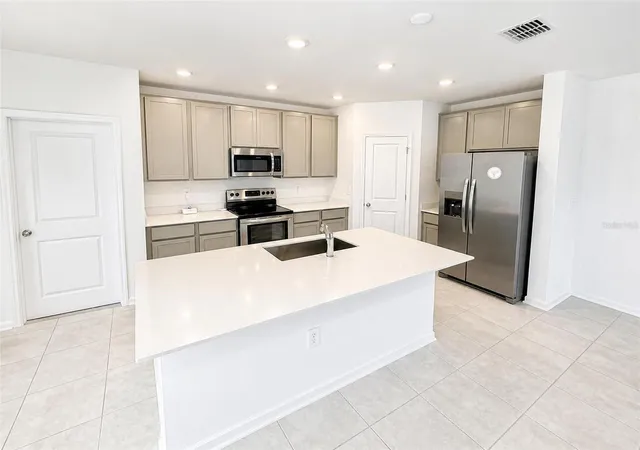 4th image of 809 Timberland Dr, Eagle Lake, FL 33839 | MLS# O6417512