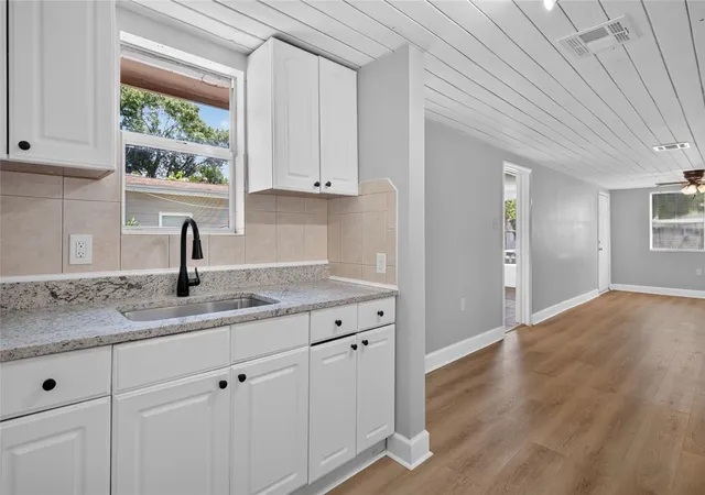 Photo 4 of Single family home for sale at 2947 Gillespie Ave, Sarasota, FL 34234 | MLS# TB8520023 | Listing updated on 2026-10-08