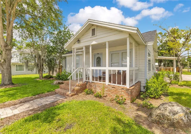 Photo 1 of Single family home for sale at 704 S Clyde Ave, Kissimmee, FL 34741 | MLS# S5152030 | Listing updated on 2026-09-23