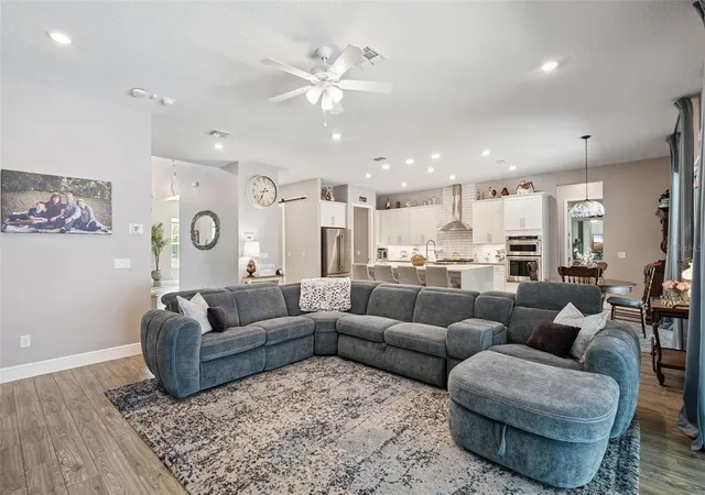 Photo 4 of Single family home for sale at 3113 Pinenut Dr, Apopka, FL 32712 | MLS# O6417526 | Listing updated on 2026-09-08