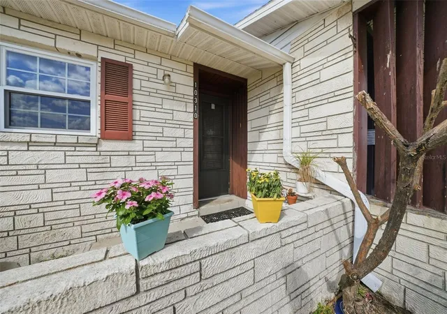 3rd image of 10310 Blue Field Ct, Thonotosassa, FL 33592 | MLS# TB8520044