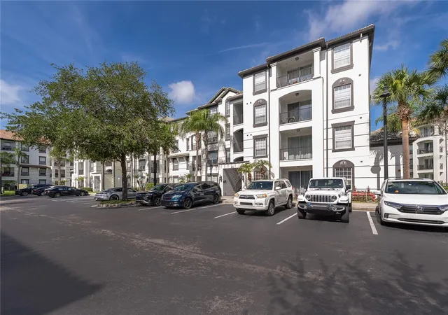 Listing Photo 2 - Condo for sale in building located at 4102 Breakview Dr, Orlando, FL 32819 - Unit #40203