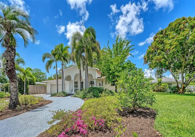 Photo 2 of Single family home for sale at 2465 Foster Ln, Sarasota, FL 34239 | MLS# A4697288 | Listing updated on 2026-08-16