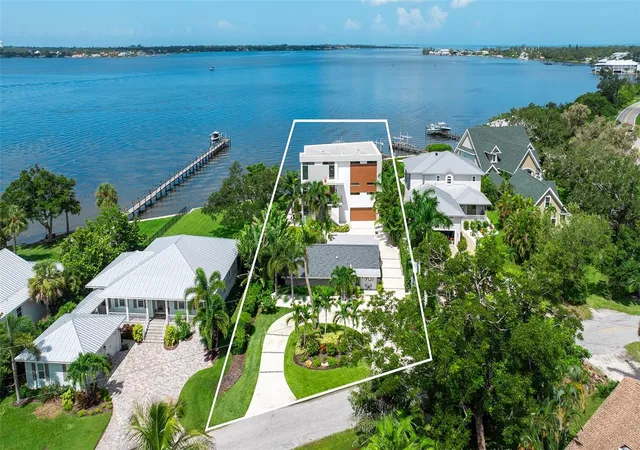3rd image of 907 35Th Avenue Dr W, Palmetto, FL 34221 | MLS# A4697289