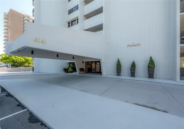 2nd image of The Pinnacle, Tampa, FL 33611
