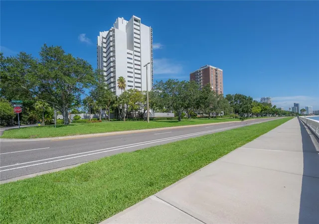 Listing Photo 2 - Condo for sale in The Pinnacle located at 4141 Bayshore Blvd, Tampa, FL 33611 - Unit #1003