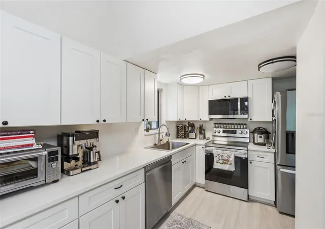 3rd image of 200 Fairway Dr, LONGWOOD, FL 32779