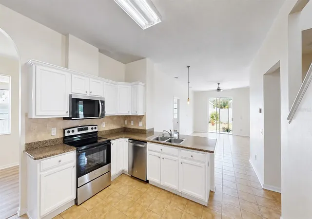 4th image of 30612 Palmerston Pl, Wesley Chapel, FL 33545 | MLS# O6417566