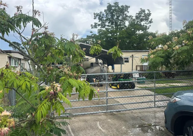 3rd image of 17921 Ne 136Th Ave, Waldo, FL 32694 | MLS# OM726800