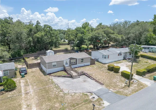 3rd image of 242 Skyline Dr, Lady Lake, FL 32159 | MLS# R4911480