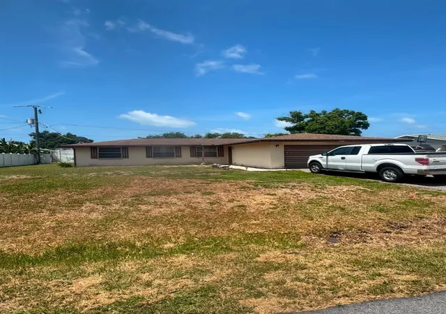 Photo 3 of Sale Pending at 4224 Mercury Rd, Venice, FL 34293 | MLS# A4697304 | Listing updated on 2026-08-19