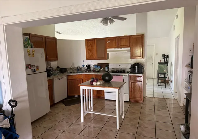 Photo 4 of Single family home for sale at 1127 Gardanne Ct, Kissimmee, FL 34759 | MLS# S5152045 | Listing updated on 2026-08-10