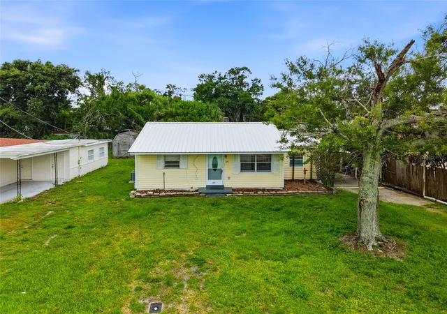 Homes for sale in Mulberry, FL | 128 Nw 10th Dr, Mulberry, FL 33860 | MLS# TB8520100