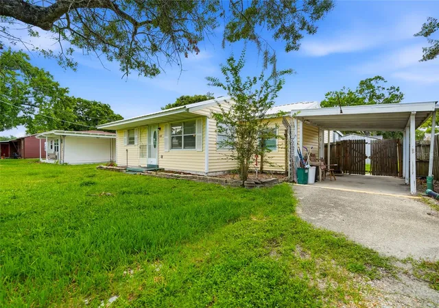 Homes for sale in Mulberry, FL | 128 Nw 10th Dr, Mulberry, FL 33860 | MLS# TB8520100