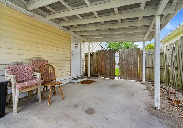 Homes for sale in Mulberry, FL | 128 Nw 10Th Dr, Mulberry, FL 33860 | MLS# TB8520100