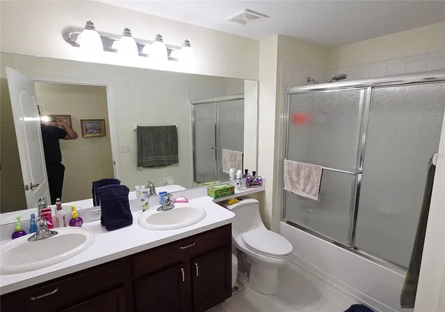Photo 4 of Single family home for sale at 3849 Rollingsford Cir, Lakeland, FL 33810 | MLS# P4939075 | Listing updated on 2026-09-06