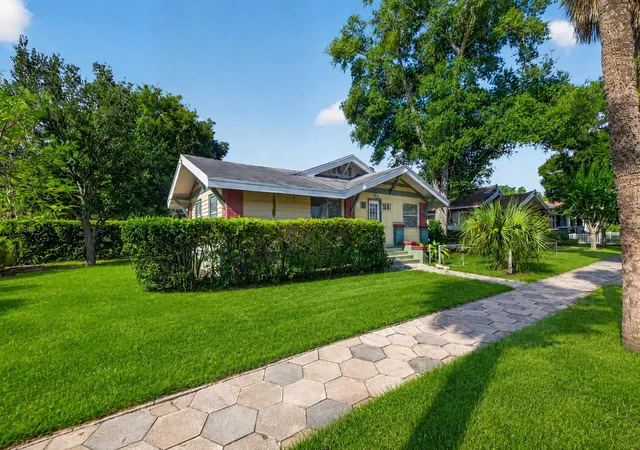 Photo 2 of Single family home for sale at 2800 2nd Avenue N, St Petersburg, FL 33713 | MLS# TB8520122 | Listing updated on 2026-08-09