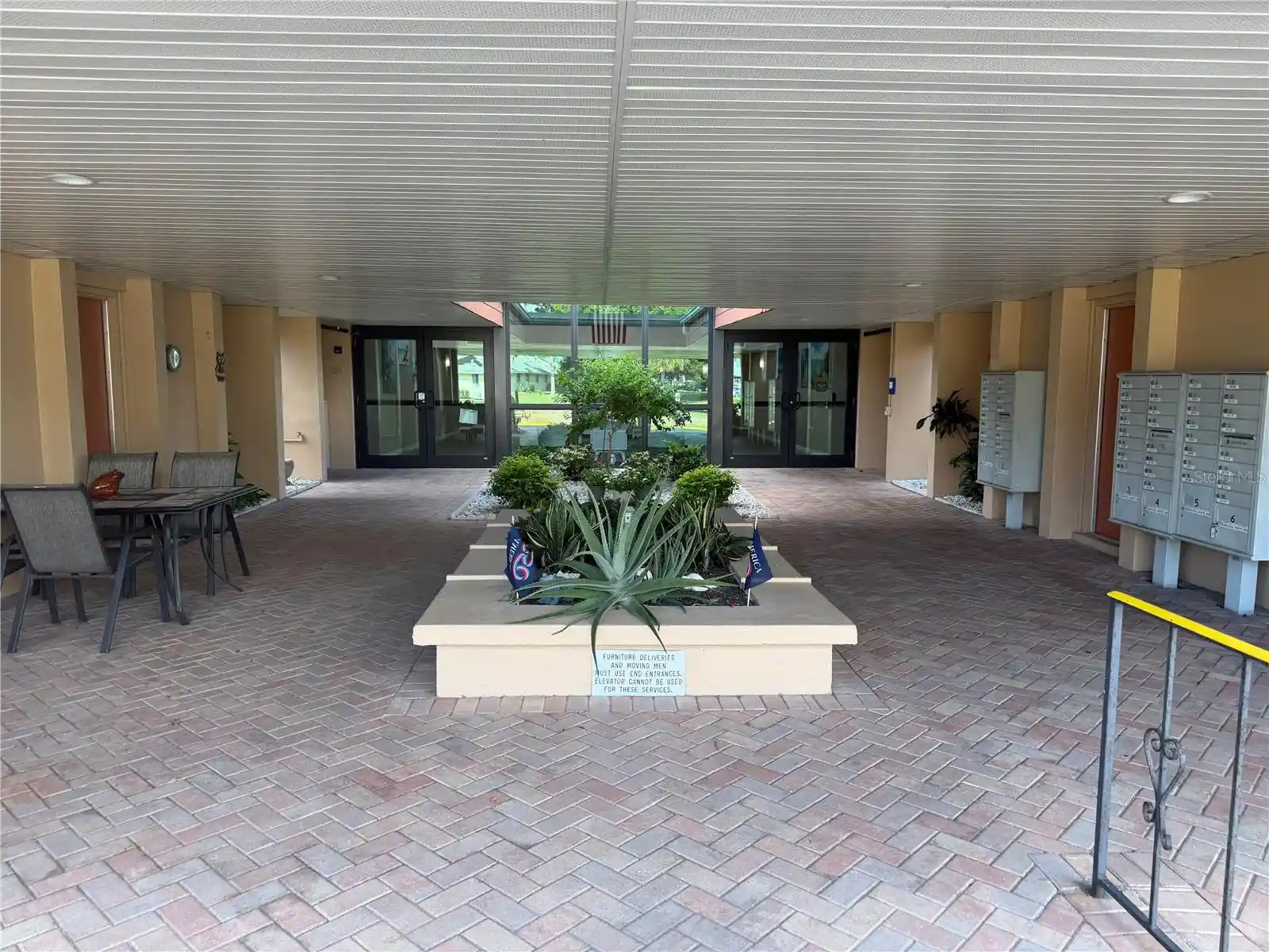 Listing Photo 2 - Condo for sale in 2290 Aaron St located at 2290 Aaron St, PORT CHARLOTTE, FL 33952 - Unit #101