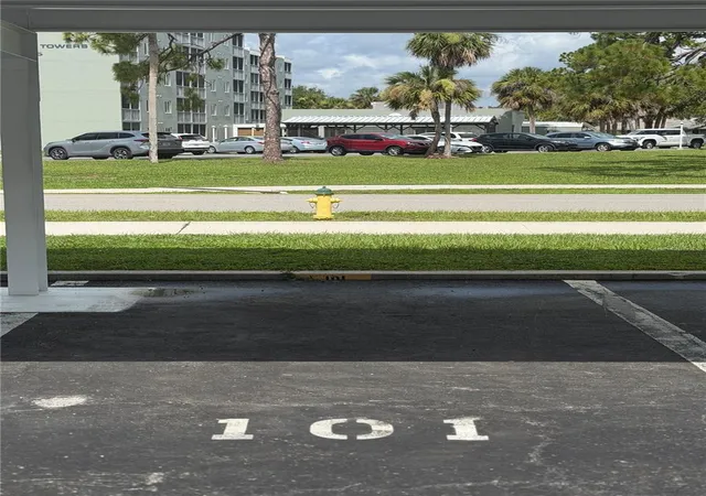 Listing Photo 3 - Condo for sale in building located at 2290 Aaron St, PORT CHARLOTTE, FL 33952 - Unit #101