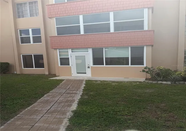 Listing Photo 2 - Condo for sale in building located at 2290 Aaron St, PORT CHARLOTTE, FL 33952 - Unit #101
