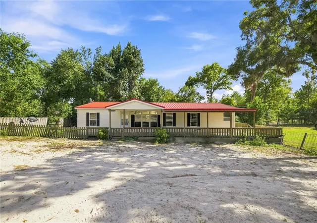 Photo 3 of Manufactured home for sale at 2251 Se 136th Ave, Morriston, FL 32668 | MLS# OM726818 | Listing updated on 2026-10-02
