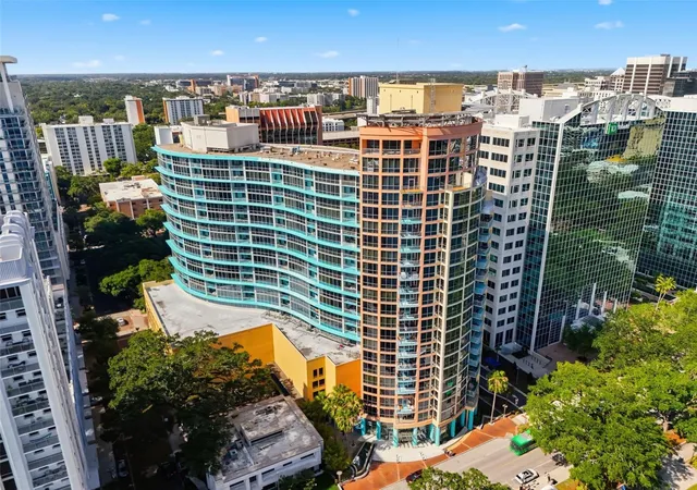 3rd image of 322 E Central Blvd #912, Orlando, FL 32801 | MLS# O6417637