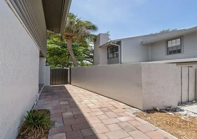 Listing Photo 2 - Condo for sale in building located at 4510 W Fig St, TAMPA, FL 33609 - Unit #C