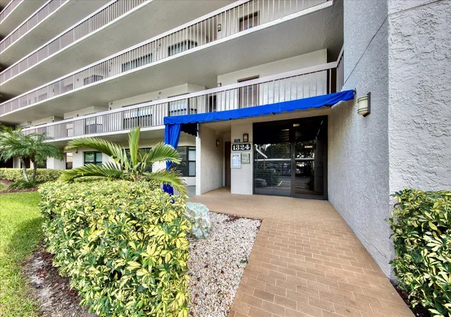 Homes for sale in South Pasadena, FL | 1324 Pasadena Ave S #204, South Pasadena, FL 33707 | MLS# TB8520147