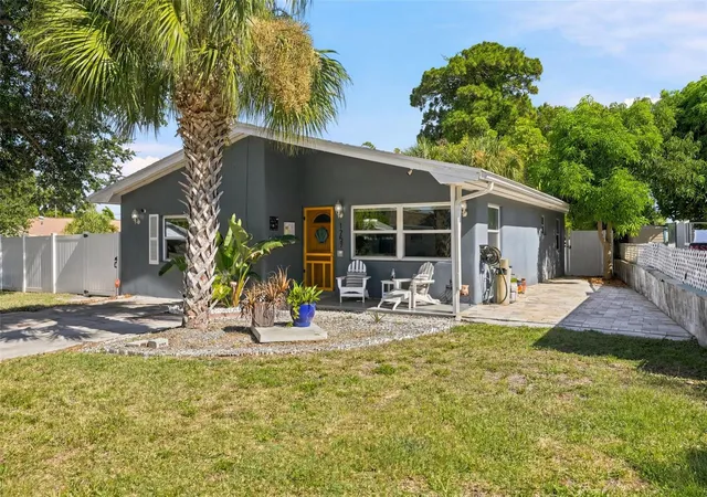 3rd image of 1257 Franklin St, Clearwater, FL 33756 | MLS# TB8520149