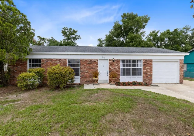 Homes for sale in Apopka, FL | 208 Avalone Dr, Apopka, FL 32703 | MLS# O6417650