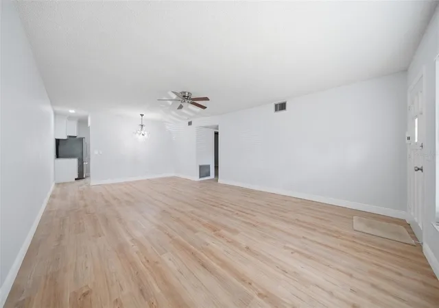 4th image of 2401 Ecuadorian Way #19, Clearwater, FL 33763 | MLS# TB8520162