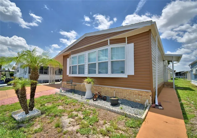 Photo 3 of Manufactured home for sale at 4146 Sprucewood St, Winter Haven, FL 33880 | MLS# P4939076 | Listing updated on 2026-06-21